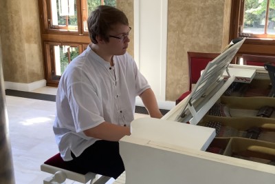 Lucian Meisel am Klavier