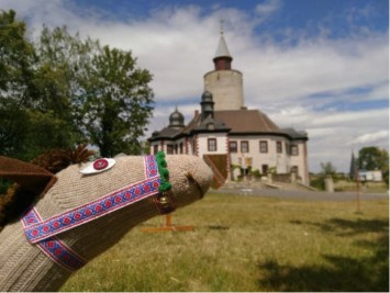 Steckenpferd vor Burg Posterstein