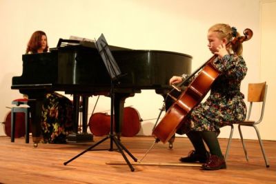 Musikschule Schülerin