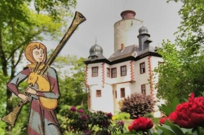 Hofmusikant vor der Burg Posterstein