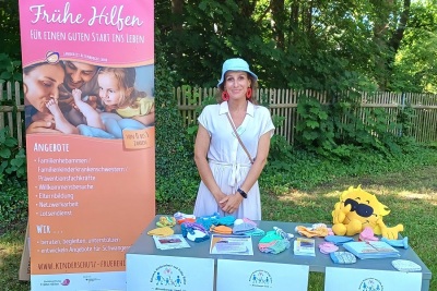 Landratsamtsmitarbeiterin Kristina Stellmach präsentiert das Netzwerk Kinderschutz und Frühe Hilfen