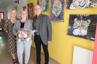 Landrat Uwe Melzer, Schulleiterin Christine Meischl und die Leiterin des Fachdienstes Schulverwaltung im Landratsamt Silvia Wiechert