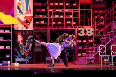 Meine Schwester und ich: Kai Werfer als Dr. Roger Fleuriot, Julia Gromball als Dolly 