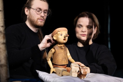 Pinocchio Puppenspieler Christopher Breust und Puppenspielerin Steffi König