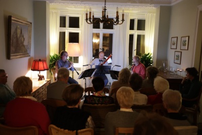 Musik in der Häusern: v.l.n.r. die Musiker Albrecht Pinquart, Roland Schulenburg, Hendrik Schnöke