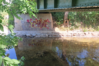 Die fertiggestellte Otterberme an der Pleißebrücke in Zschechwitz.