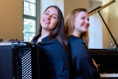  Kateryna Cherniah (Akkordeon) und Oksana Stechyshyn (Klavier) 