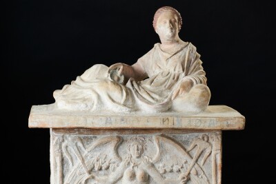 Etruskische Aschenurne der Thana Herini, 175–150 v. Chr.