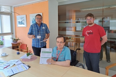 Erhebungsbeauftragter Frank Wodrich, Befragter Jörg Trautmann und Robert Hillig vom Team AWO (v. l.)