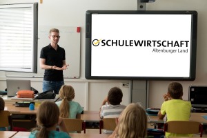 Schulzimmer mit Lehrer und Schülern