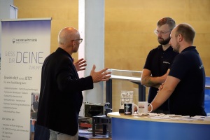 Uwe Melzer im Gespräch mit Vertretern der Meuselwitz Guss