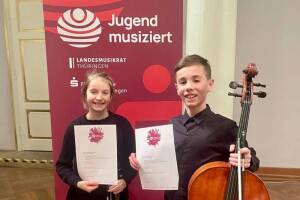 Alexandra Mellinghoff, 11 Jahre (Violine) und Anton Dietze, 11 Jahre (Violoncello), Klasse Anna Dorsch, AG II, 25 Punkte, 1. Preis mit Weiterleitung zum Landeswettbewerb und Sonderpreis