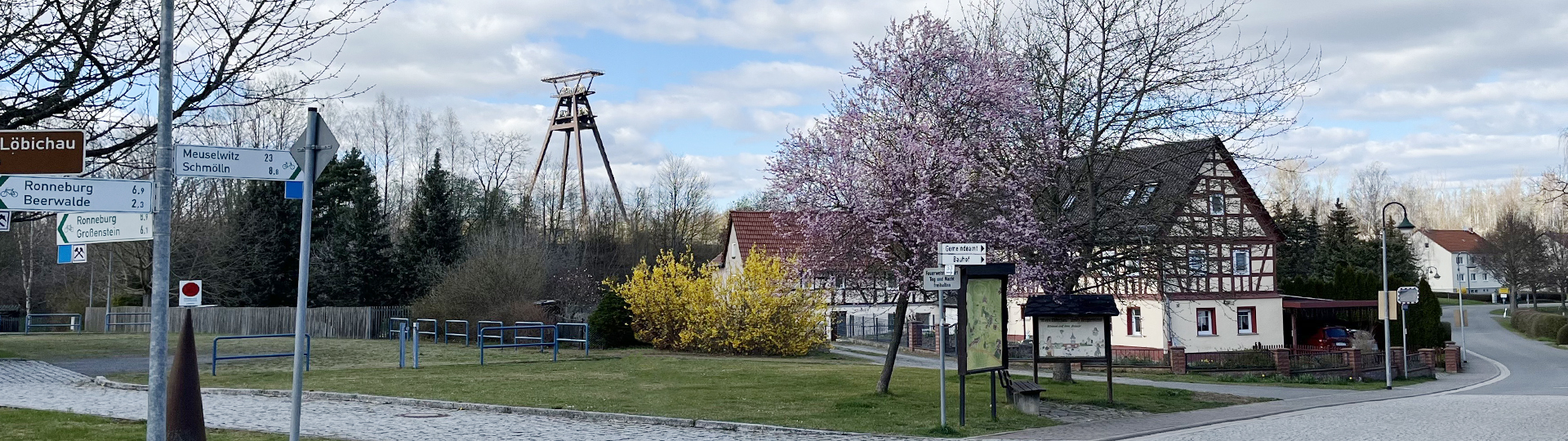 Blick zum Förderturm in Löbichau